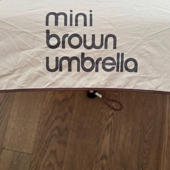 Mini Brown Umbrella by Bloomingdale’s - hard to find- adorable - Picture 4 of 6